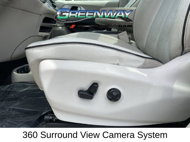 Used 2017 Chrysler Pacifica Platinum FWD image 24
