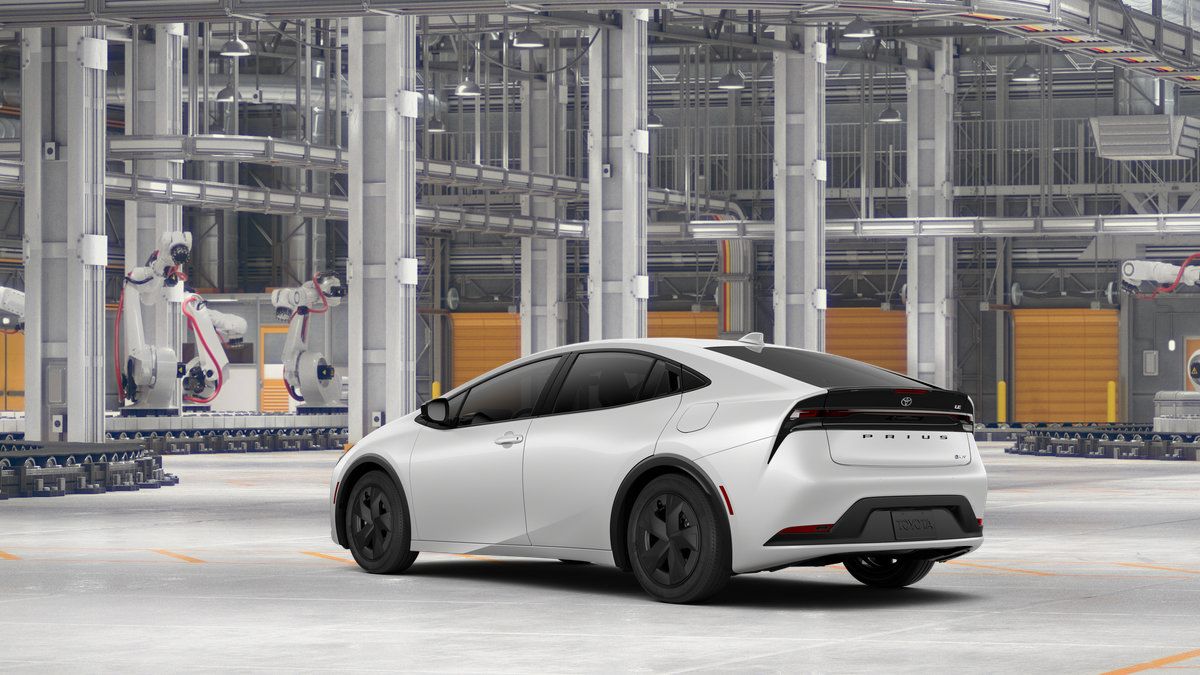 New 2027 Toyota Prius LE FWD image 8