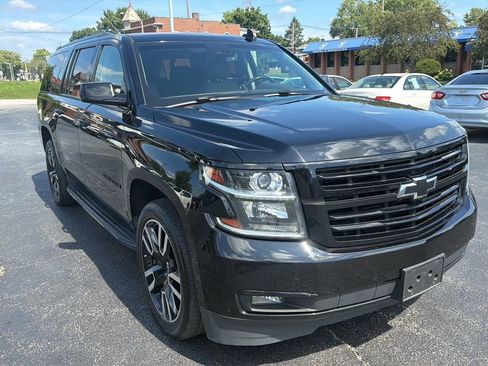 Used 2019 Chevrolet Suburban LT w/ RST Edition AWD/4WD image 3