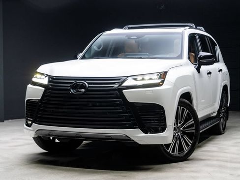 Used 2025 Lexus LX 600 4WD w/ Appearance Package image 2
