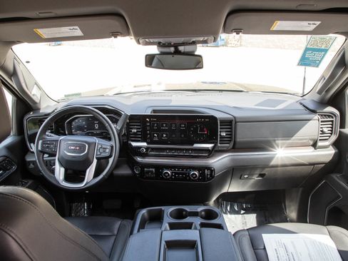 Used 2024 GMC Sierra 2500 SLT AWD/4WD image 13