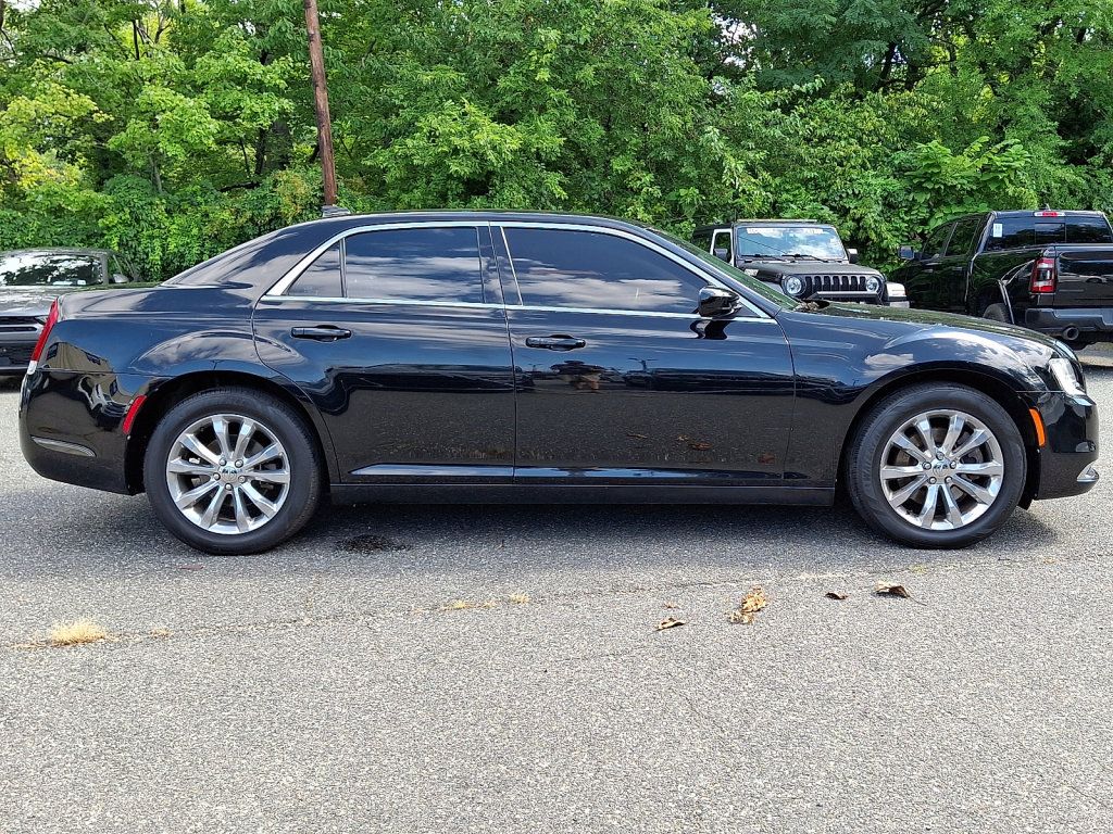 Used 2019 Chrysler 300 Touring AWD/4WD image 6