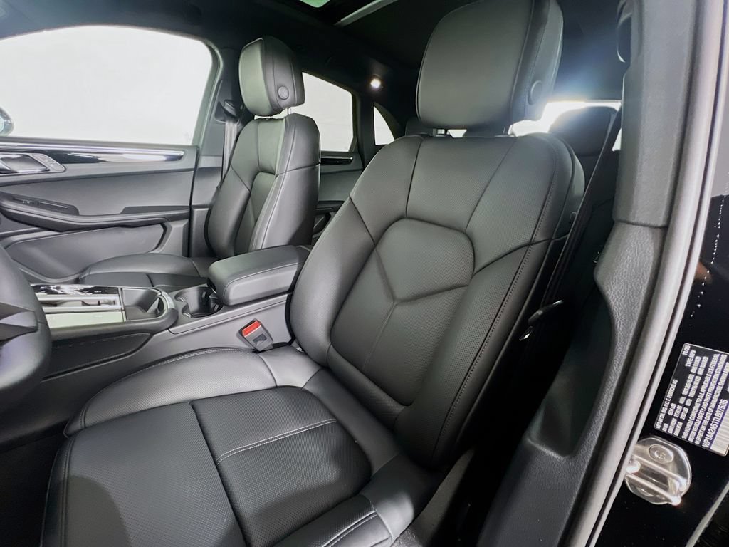 Certified 2026 Porsche Macan AWD/4WD image 22
