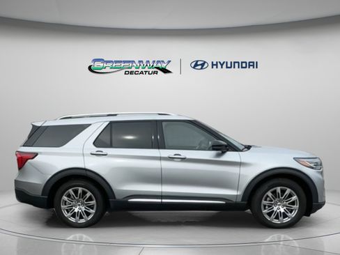 Used 2025 Ford Explorer Platinum RWD image 9