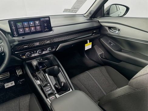 Used 2025 Honda Accord Sport image 36