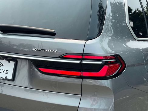 Used 2024 BMW X7 xDrive40i AWD/4WD image 9