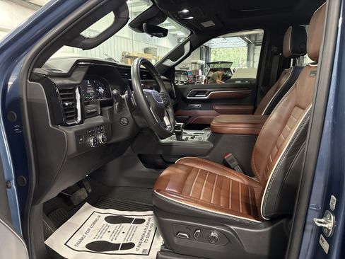 Used 2025 GMC Sierra 1500 Denali Ultimate AWD/4WD image 8