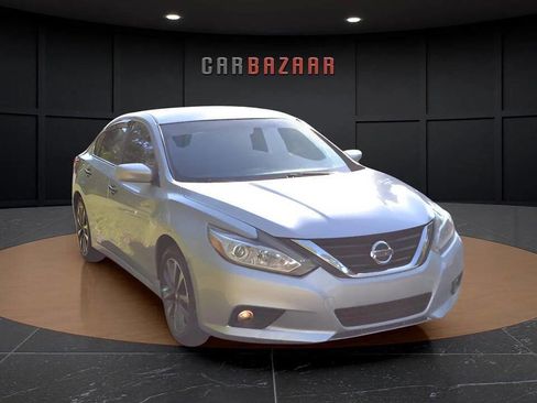 Used 2017 Nissan Altima 2.5 SV image 3