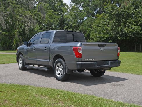 Used 2017 Nissan Titan S RWD image 3