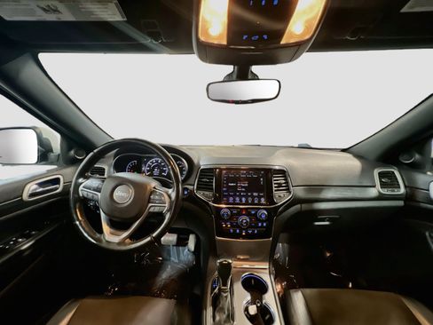 Used 2020 Jeep Grand Cherokee Altitude AWD/4WD image 16