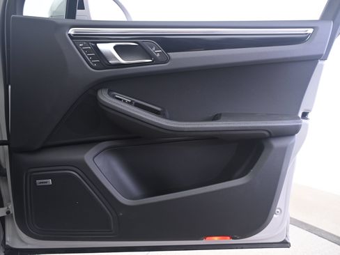 Certified 2023 Porsche Macan AWD/4WD image 20