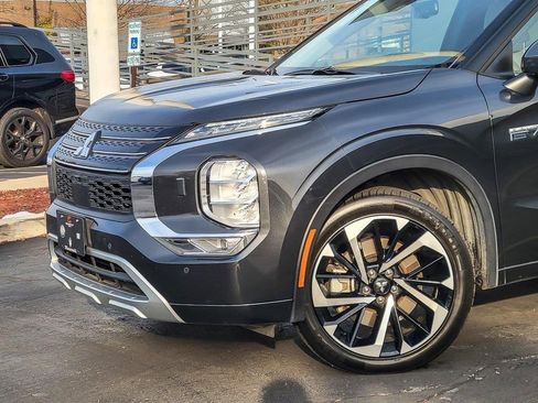 Used 2024 Mitsubishi Outlander SEL image 2