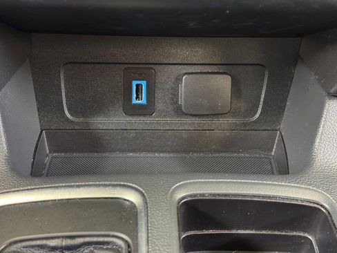 Used 2017 Ford Escape SE image 36