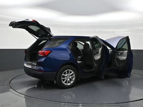 Used 2022 Chevrolet Equinox LS FWD image 28