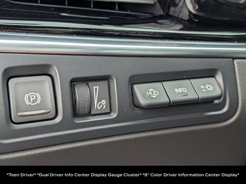 Used 2024 Cadillac XT6 Sport w/ Technology Package image 16