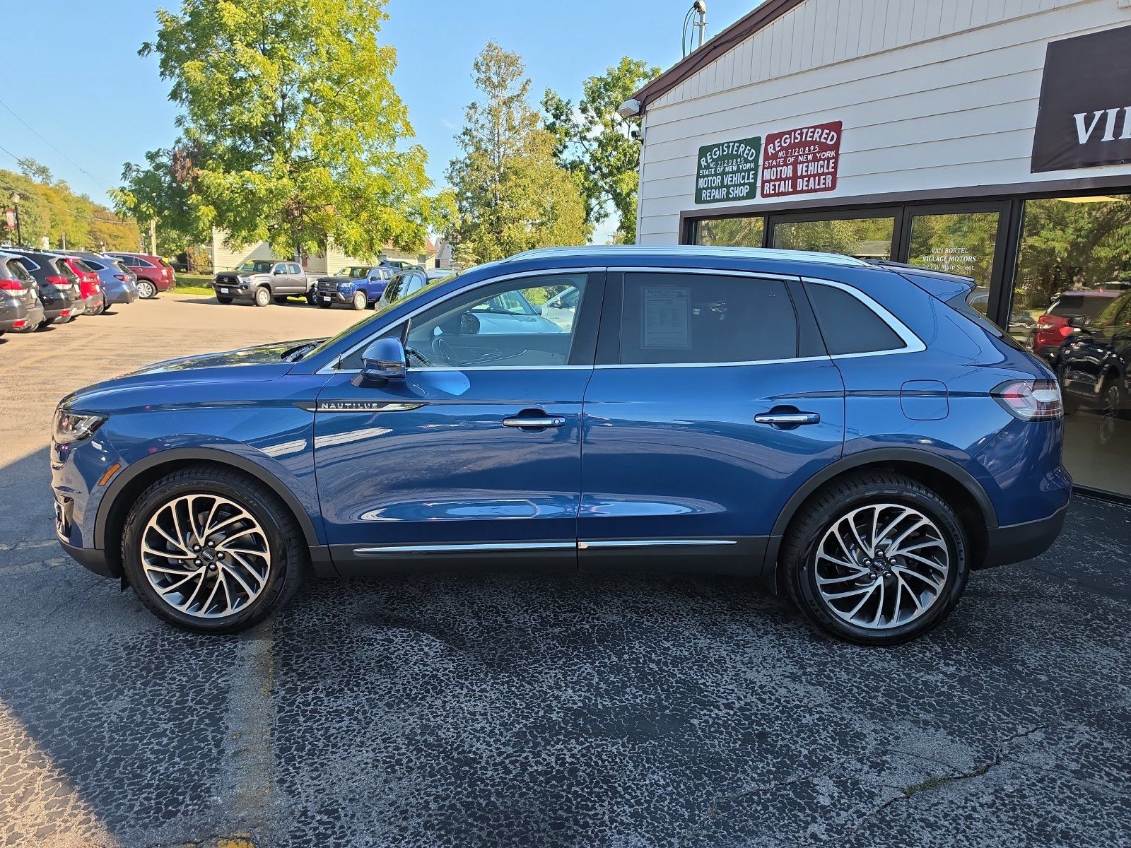 Used 2020 Lincoln Nautilus Reserve w/ Cargo Utility Package AWD/4WD image 8