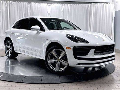 Used 2025 Porsche Macan AWD/4WD image 11