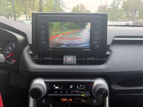 Used 2020 Toyota RAV4 LE w/ All Weather Liner Package AWD/4WD image 21