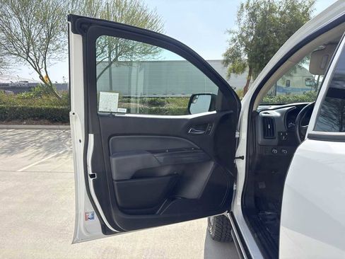 Used 2019 Chevrolet Colorado Z71 AWD/4WD image 16