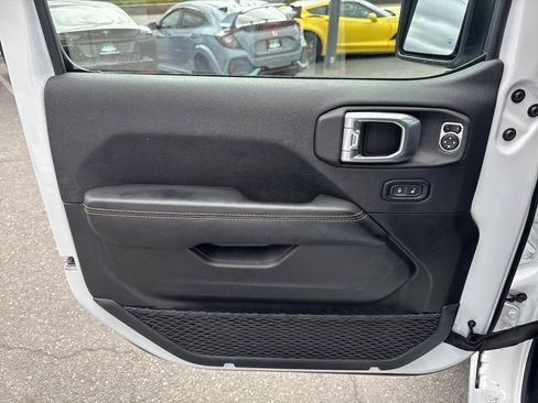 Used 2024 Jeep Wrangler Unlimited Sahara w/ Technology Group AWD/4WD image 27