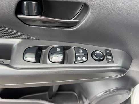 Used 2018 Nissan Kicks S FWD image 18