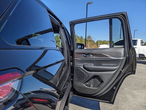 New 2025 Jeep Grand Cherokee Limited w/ Black Appearance Package image 57