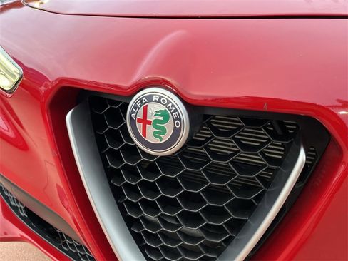 Used 2019 Alfa Romeo Stelvio image 31