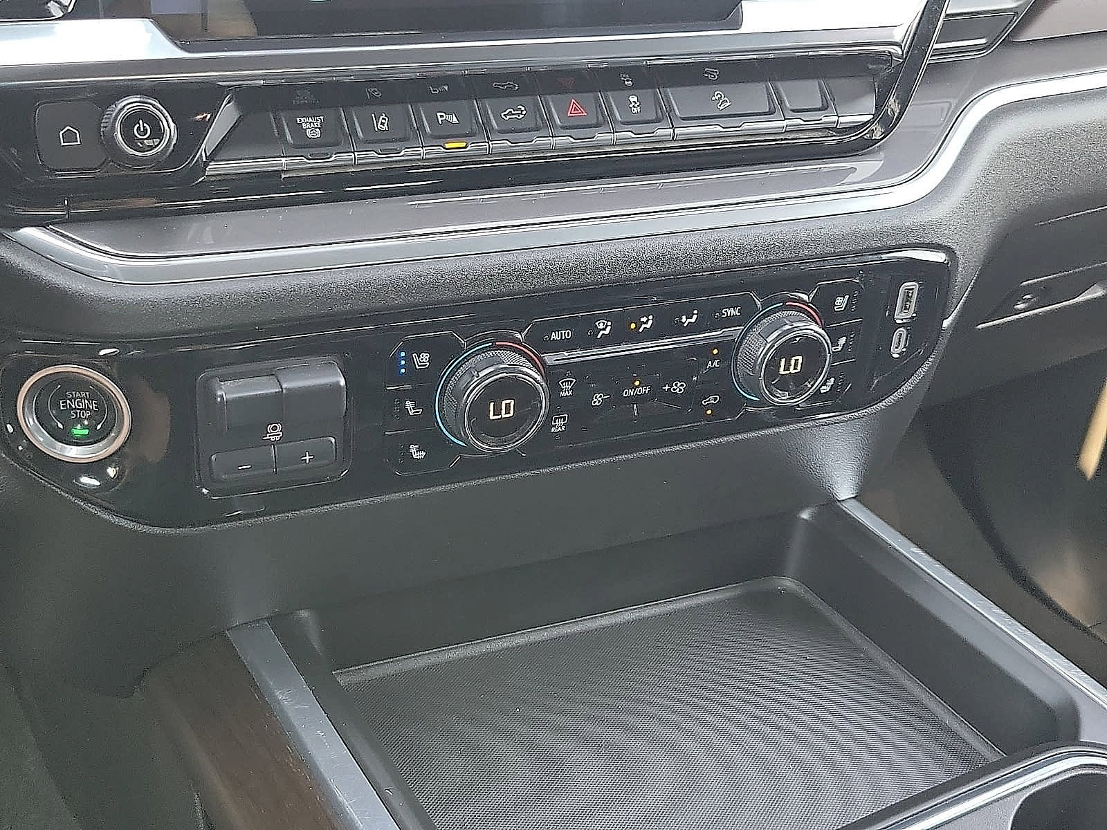 Used 2024 Chevrolet Silverado 2500 High Country w/ High Country Premium Package AWD/4WD image 18