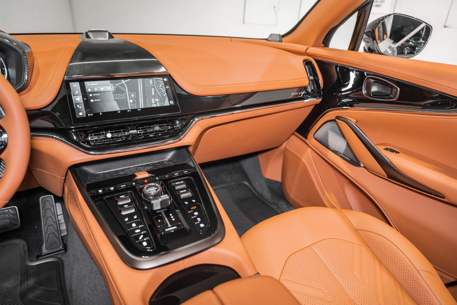 Used 2026 Aston Martin DBX S AWD/4WD image 24
