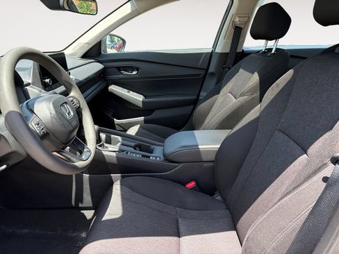 Used 2025 Honda Accord SE image 9