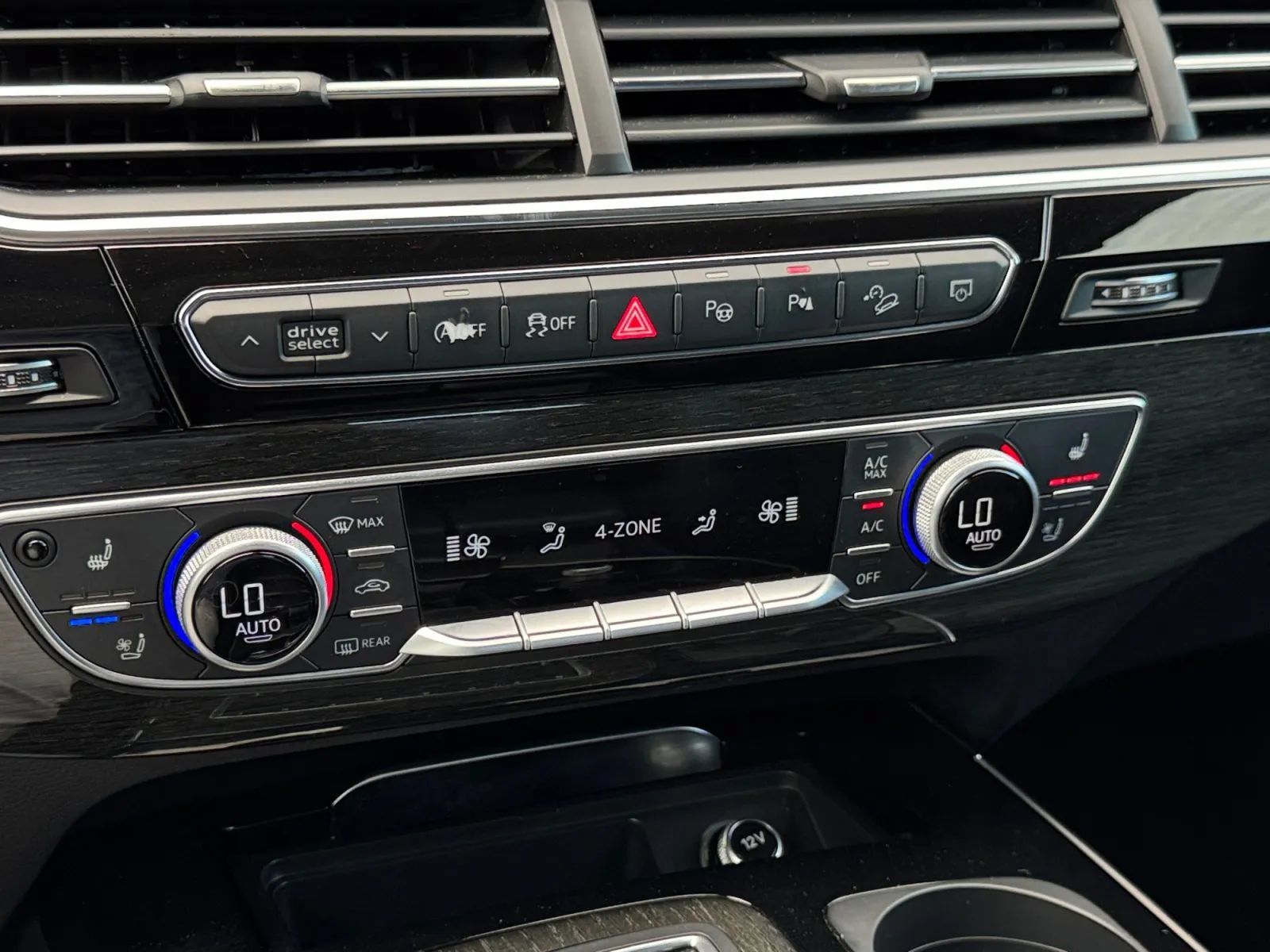 Used 2019 Audi Q7 3.0T Prestige w/ Prestige Package AWD/4WD image 37