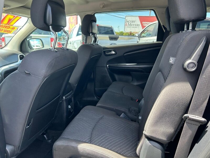 Used 2017 Dodge Journey SXT w/ Comfort/Convenience Group FWD image 19