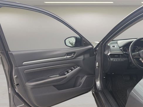 Used 2023 Nissan Altima 2.5 SV w/ SV Premium Package image 16