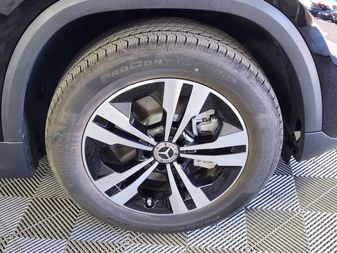 Used 2025 Mercedes-Benz GLA 250 4MATIC image 9