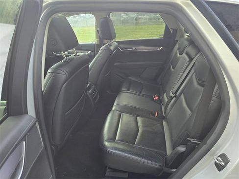 Used 2017 Cadillac XT5 Luxury image 16
