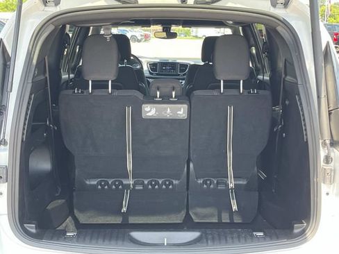 Used 2020 Chrysler Pacifica Touring w/ S Appearance Package FWD image 6