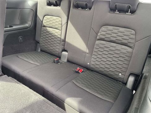 Used 2025 Nissan Pathfinder SV image 12