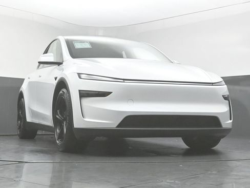 Used 2026 Tesla Model Y AWD image 47