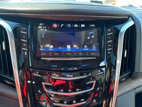 Used 2019 Cadillac Escalade Luxury image 14