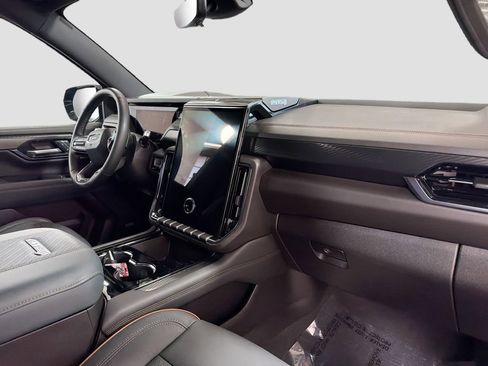 Used 2025 GMC Yukon AT4 w/ Premium Trailering Package AWD/4WD image 32