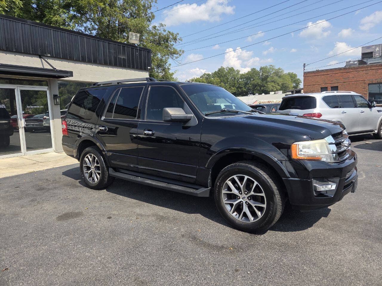 Used 2017 Ford Expedition XLT w/ Equipment Group 202A RWD image 8