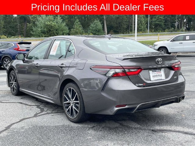 Used 2023 Toyota Camry SE FWD image 3