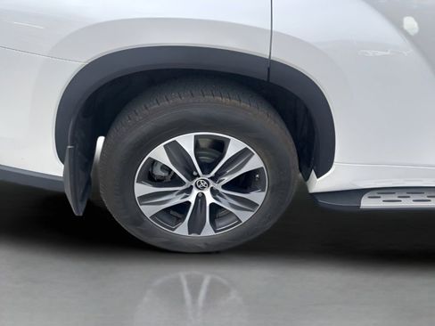 Used 2021 Toyota Highlander XLE image 13