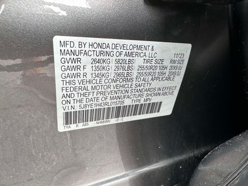 Used 2024 Acura MDX SH-AWD w/ Technology Package image 37