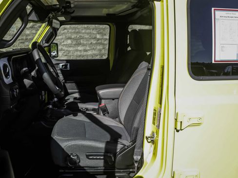 Used 2024 Jeep Wrangler Unlimited Sahara image 24