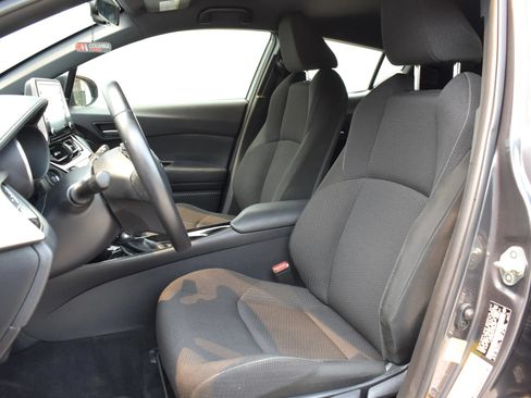 Used 2019 Toyota C-HR XLE FWD image 11