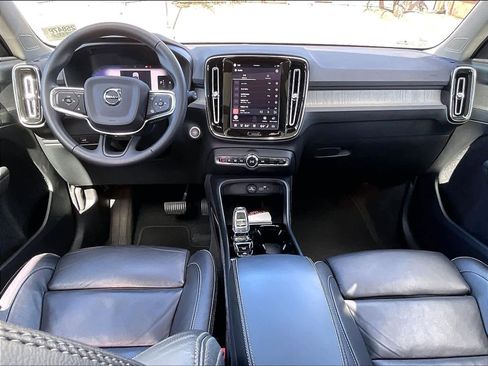 Used 2023 Volvo XC40 B5 Plus w/ Protection Package Premier image 17
