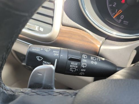 Used 2017 Jeep Grand Cherokee Limited image 39