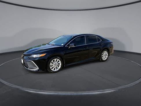 Used 2024 Toyota Camry LE w/ Convenience Package FWD image 4