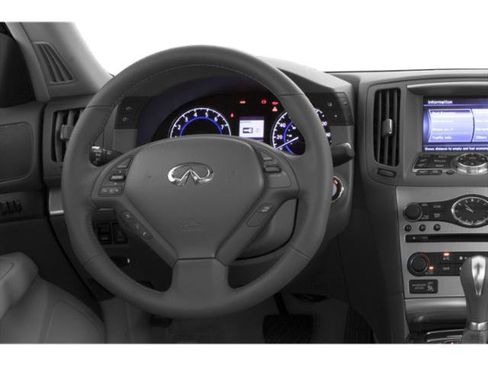 Used 2015 INFINITI Q40 w/ Moonroof Package RWD image 9